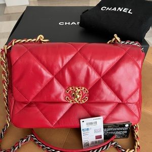 Chanel Medium 19 Quilted Lambskin - Red